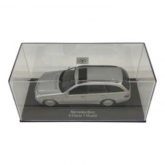 メルセデスベンツ Eクラス T-MODELL 1:43 モデルカー