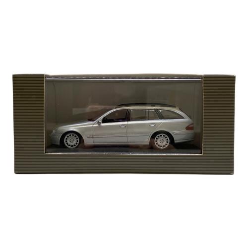 メルセデスベンツ Eクラス T-MODELL 1:43 モデルカー