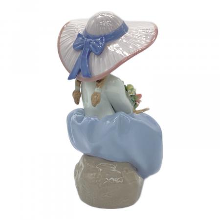 LLADRO (リヤドロ) フィギュリン 花の香りにつつまれて｜トレファクONLINE