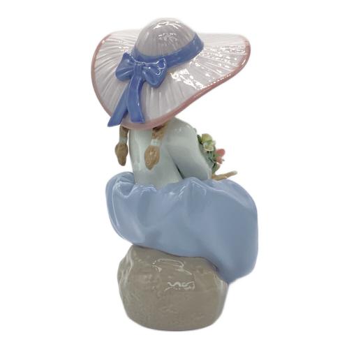 LLADRO (リヤドロ) フィギュリン 花の香りにつつまれて