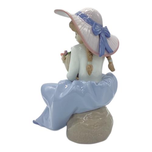 LLADRO (リヤドロ) フィギュリン 花の香りにつつまれて