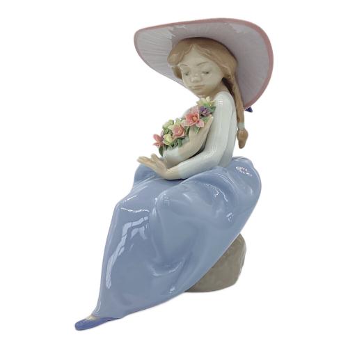 LLADRO (リヤドロ) フィギュリン 花の香りにつつまれて
