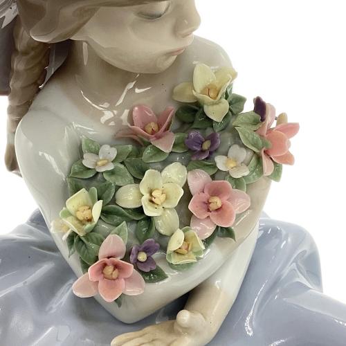LLADRO (リヤドロ) フィギュリン 花の香りにつつまれて