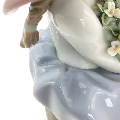 LLADRO (リヤドロ) フィギュリン 花の香りにつつまれて