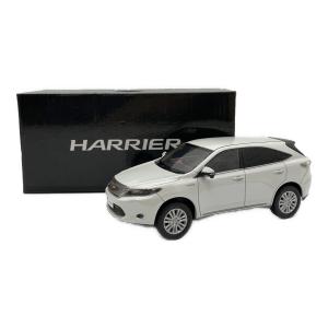 TOYOTA (トヨタ) 1/30 トヨタ カラーサンプル ハリアー 60系前期 ホワイトパールCS モデルカー ハガレ有