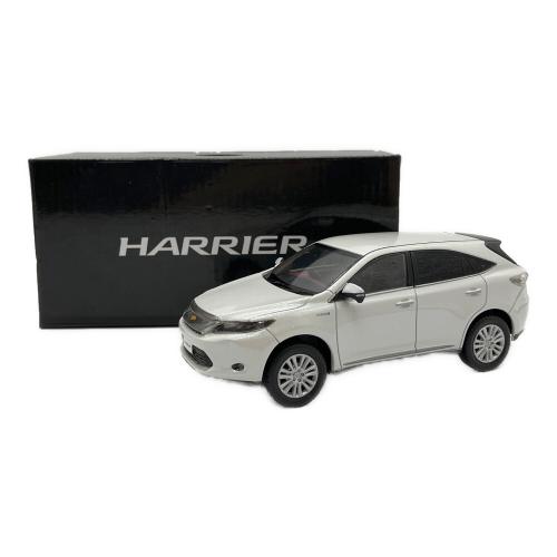 TOYOTA (トヨタ) 1/30 トヨタ カラーサンプル ハリアー 60系前期 ホワイトパールCS モデルカー ハガレ有