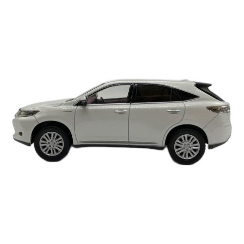TOYOTA (トヨタ) 1/30 トヨタ カラーサンプル ハリアー 60系前期 ホワイトパールCS モデルカー ハガレ有