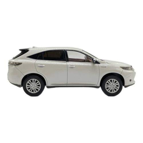 TOYOTA (トヨタ) 1/30 トヨタ カラーサンプル ハリアー 60系前期 ホワイトパールCS モデルカー ハガレ有