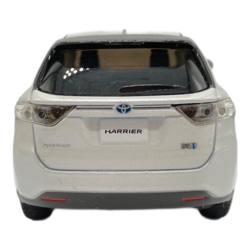 TOYOTA (トヨタ) 1/30 トヨタ カラーサンプル ハリアー 60系前期 ホワイトパールCS モデルカー ハガレ有