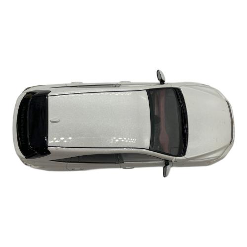 TOYOTA (トヨタ) 1/30 トヨタ カラーサンプル ハリアー 60系前期 ホワイトパールCS モデルカー ハガレ有