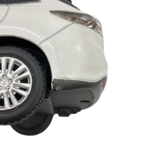 TOYOTA (トヨタ) 1/30 トヨタ カラーサンプル ハリアー 60系前期 ホワイトパールCS モデルカー ハガレ有