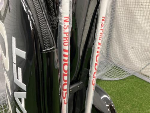 NIPPON SHAFT (ニホンシャフト) キャディバッグ 2026年数量限定 N.S.PROスタンドキャディバッグ 9型 約3.0kg 6分割 エナメルブラック×レッド