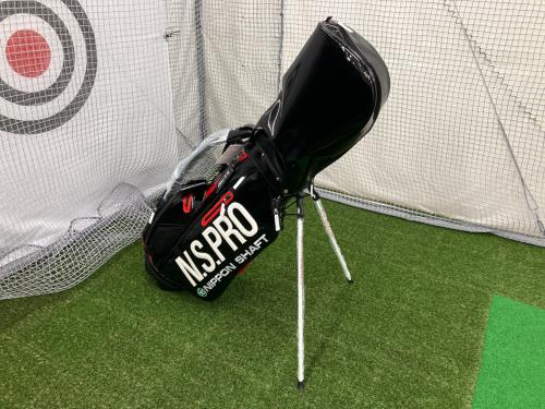 NIPPON SHAFT (ニホンシャフト) キャディバッグ 2026年数量限定 N.S.PROスタンドキャディバッグ 9型 約3.0kg 6分割 エナメルブラック×レッド