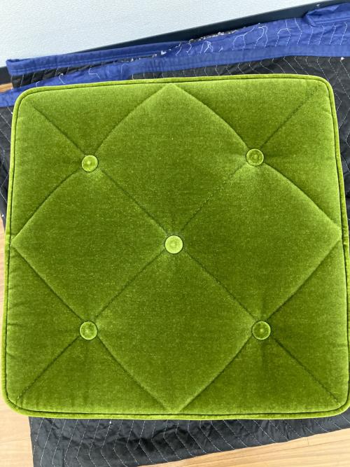 カリモク60 (カリモクロクマル) オットマン