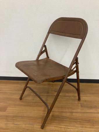 折りたたみチェアー ビンテージフォールディングチェア 座面後部に切れあり