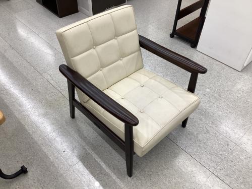 カリモク60 (カリモクロクマル) 1人掛けソファー ブラック×ホワイト W36150HD ラバートリー×合皮 Kチェア1シーター