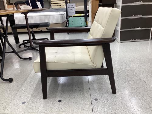 カリモク60 (カリモクロクマル) 1人掛けソファー ブラック×ホワイト W36150HD ラバートリー×合皮 Kチェア1シーター