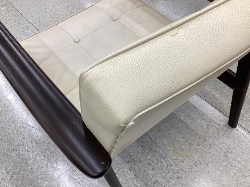 カリモク60 (カリモクロクマル) 1人掛けソファー ブラック×ホワイト W36150HD ラバートリー×合皮 Kチェア1シーター