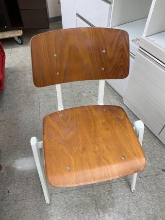 Galvanitas (ガルファニタス) S.21スタッキングチェアー