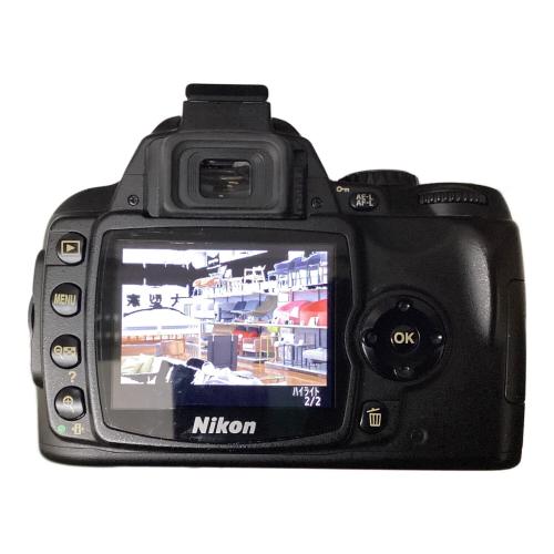 Nikon (ニコン) デジタル一眼レフカメラ D40 624万画素(総画素) APS-C SDHCカード対応 標準：ISO200～1600 2179639