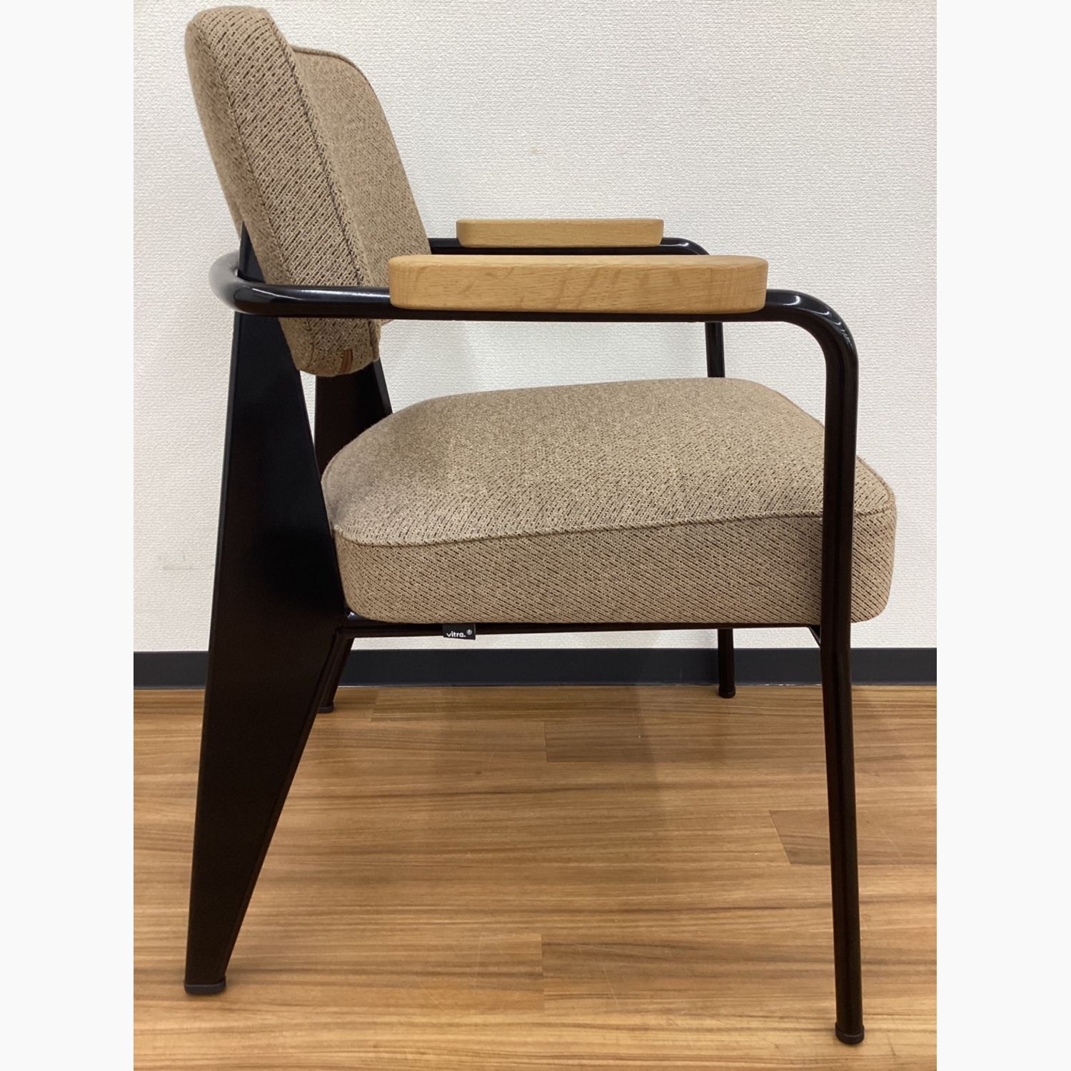 Vitra (ヴィトラ) チェア Fauteuil Direction/フォトゥイユ ディレクション 1人掛け Jean Prouve (1951)  ジャン・プルーヴェ｜トレファクONLINE