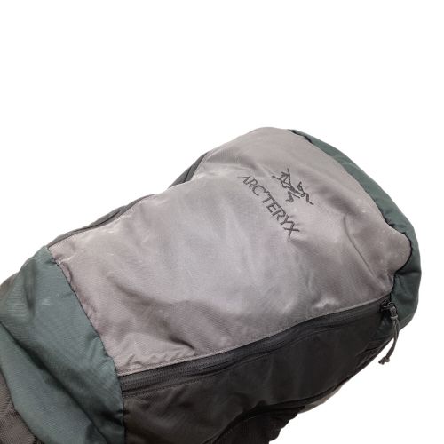 ARC'TERYX (アークテリクス) バックパック ブラック×グリーン Beams Boy別注 24970-114469 Mantis 26