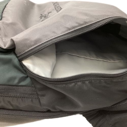 ARC'TERYX (アークテリクス) バックパック ブラック×グリーン Beams Boy別注 24970-114469 Mantis 26