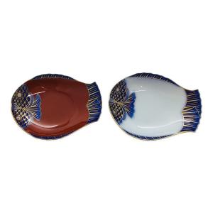 深川製磁 (フカガワセイジ) 組皿 染錦紅白魚型