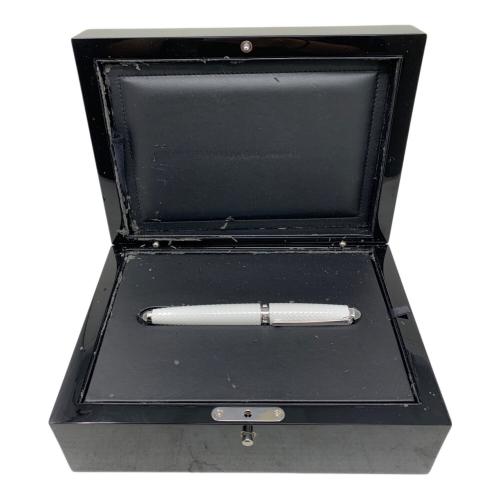 CARAN d'ACHE (カランダッシュ) LARIQUE（ラリック）ボールペン ホワイト リミテッドエディション