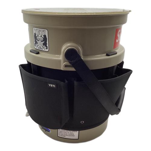 Yeti (イエティ) ロードアウトバケツ タン ステッカー付 5ガロン ジャグ化カスタム品