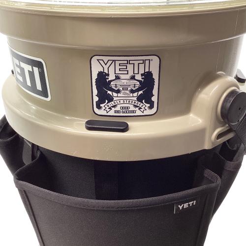 Yeti (イエティ) ロードアウトバケツ タン ステッカー付 5ガロン ジャグ化カスタム品