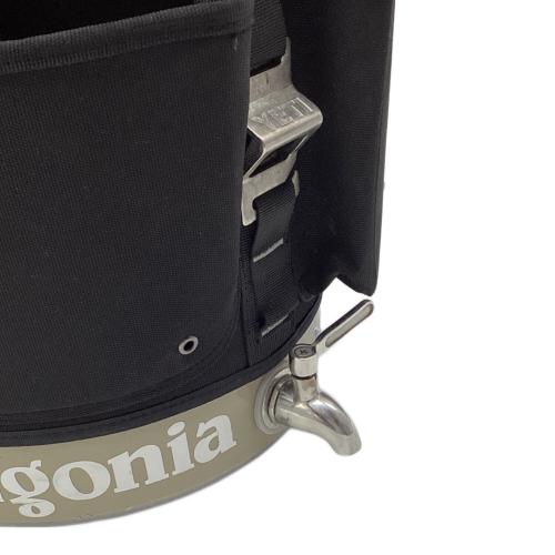 Yeti (イエティ) ロードアウトバケツ タン ステッカー付 5ガロン ジャグ化カスタム品