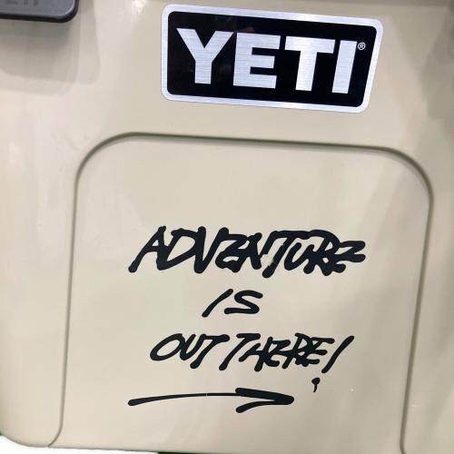 Yeti (イエティ) クーラーボックス ステッカー付 タン ローディ24