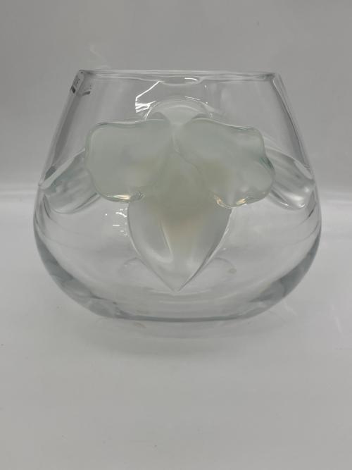 LALIQUE (ラリック) フラワーベース 蘭モチーフ オパールセント