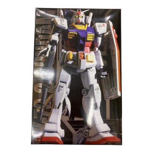BANDAI (バンダイ) RX-78-2 ガンダム+ウエポンズ ガンプラ アニメーションカラーバージョン PERFECT GRADE