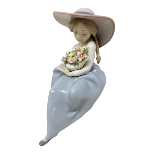 LLADRO (リヤドロ) 置物 花の香りにつつまれて