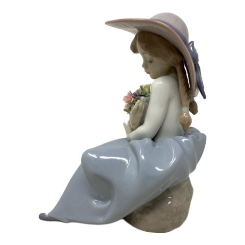 LLADRO (リヤドロ) 置物 花の香りにつつまれて
