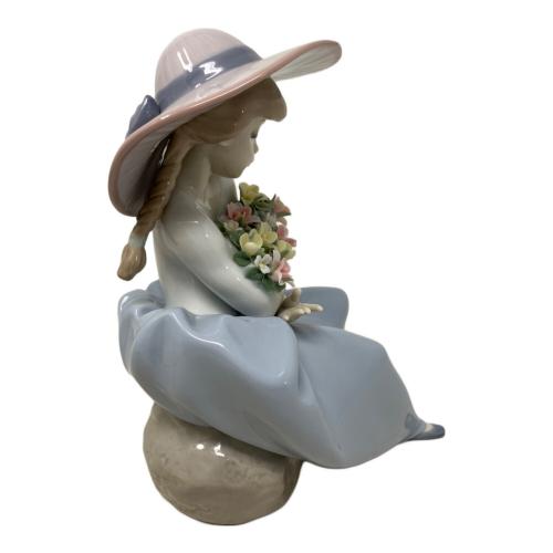 LLADRO (リヤドロ) 置物 花の香りにつつまれて