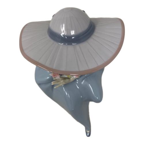 LLADRO (リヤドロ) 置物 花の香りにつつまれて