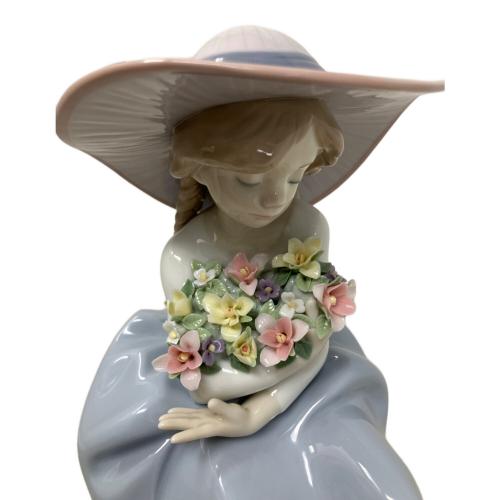 LLADRO (リヤドロ) 置物 花の香りにつつまれて