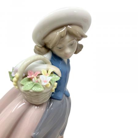 LLADRO (リヤドロ) 置物 甘い花の香り 5221｜トレファクONLINE