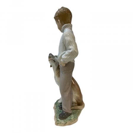 Lladro リヤドロ ♯8218 「母の抱擁」 フィギュリン 母の抱擁 | リヤドロ公式オンライン