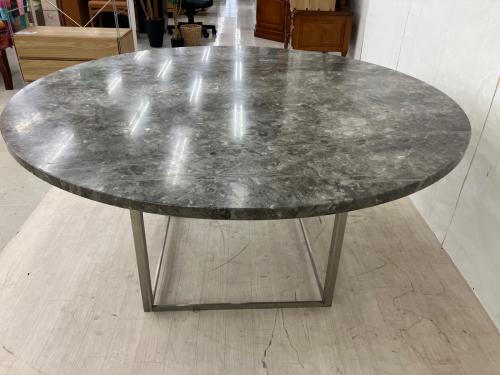 Fritz Hansen (フリッツハンセン) ダイニングテーブル PK54 グレー