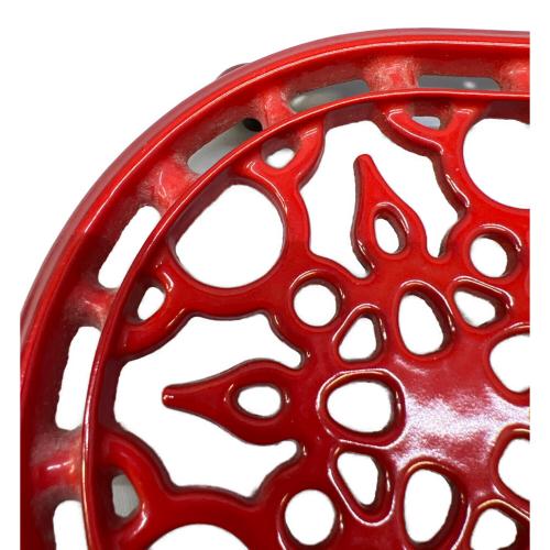 LE CREUSET (ルクルーゼ) オーバル鍋敷キ レッド トリベット