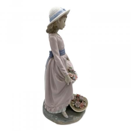 LLADRO 少女像 23cm バスケットと花瓶 LLADRO (リヤドロ) フィギュリン 5027 花のバスケット｜トレファクONLINE