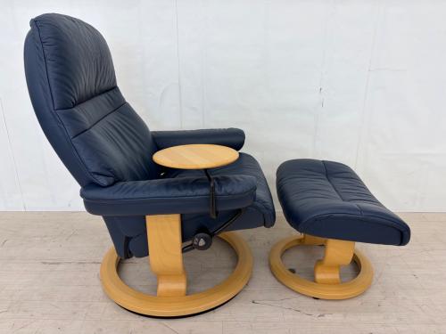 Ekornes (エコーネス) リクライニングチェアー オットマン、専用テーブル付 サンライズ