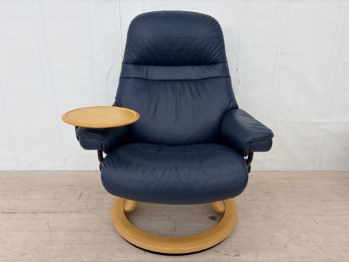 Ekornes (エコーネス) リクライニングチェアー オットマン、専用テーブル付 サンライズ