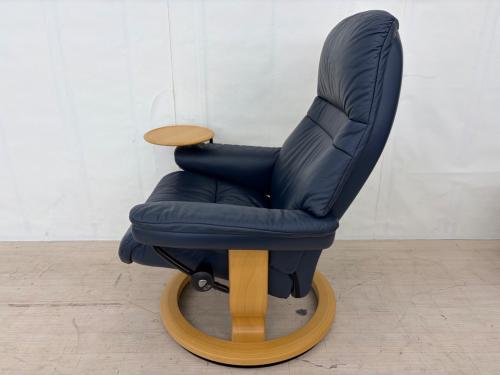 Ekornes (エコーネス) リクライニングチェアー オットマン、専用テーブル付 サンライズ
