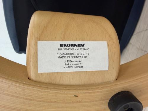 Ekornes (エコーネス) リクライニングチェアー オットマン、専用テーブル付 サンライズ