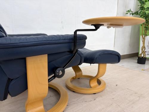 Ekornes (エコーネス) リクライニングチェアー オットマン、専用テーブル付 サンライズ